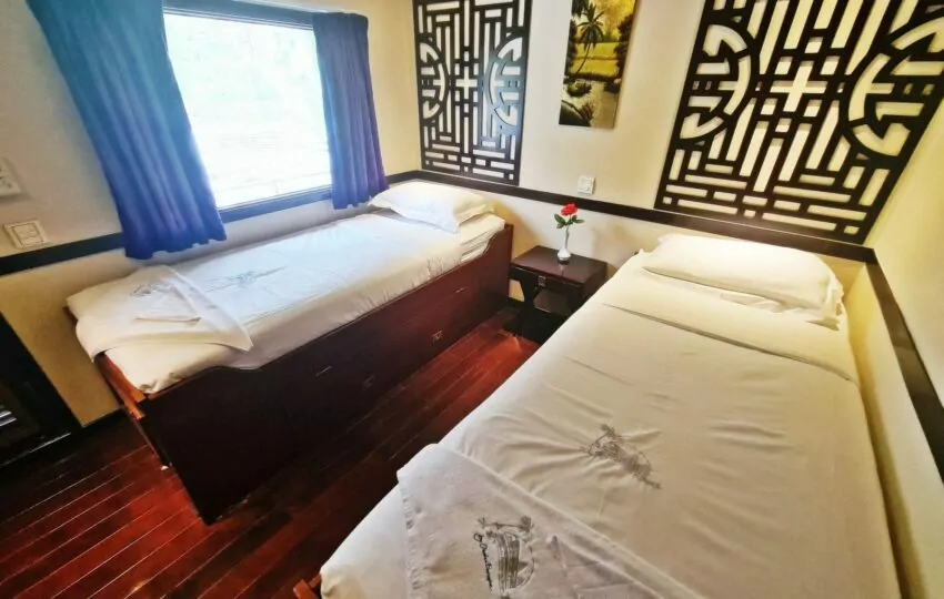Twin-bed cabin on the Toum Tiou II
