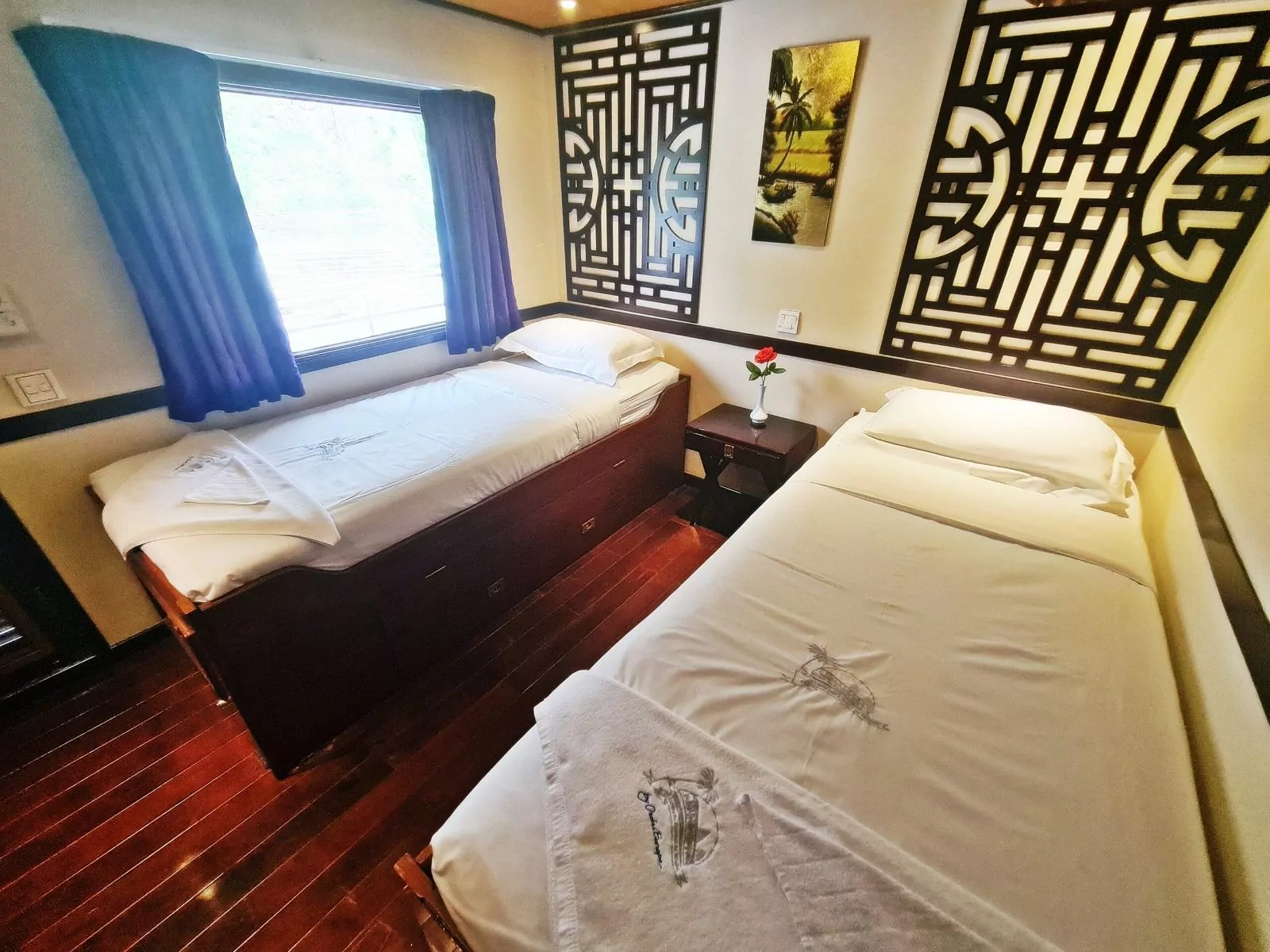 Twin-bed cabin on the Toum Tiou II