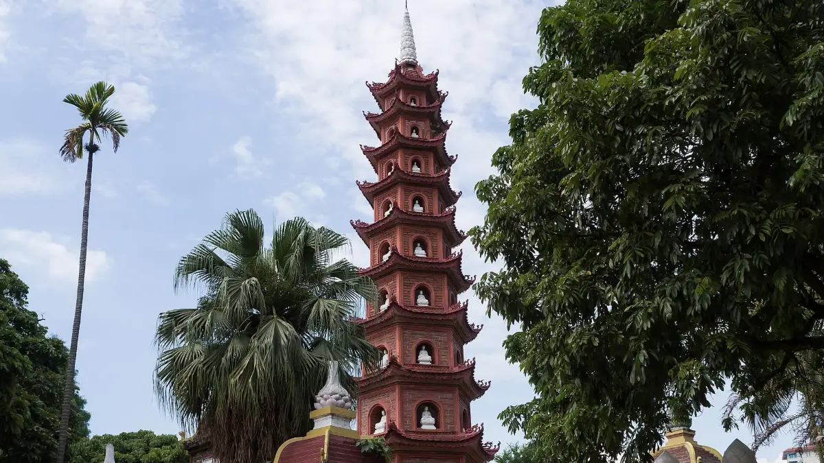 Tran Quoc Pagoda: Hanoi’s Oldest Pagoda on West Lake – Visitor Guide (2026)