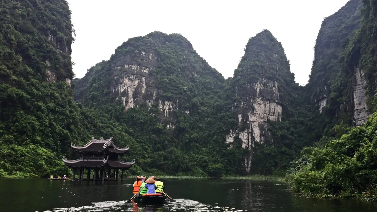 Hanoi – Hoa Lu – Trang An Tour 1 Day