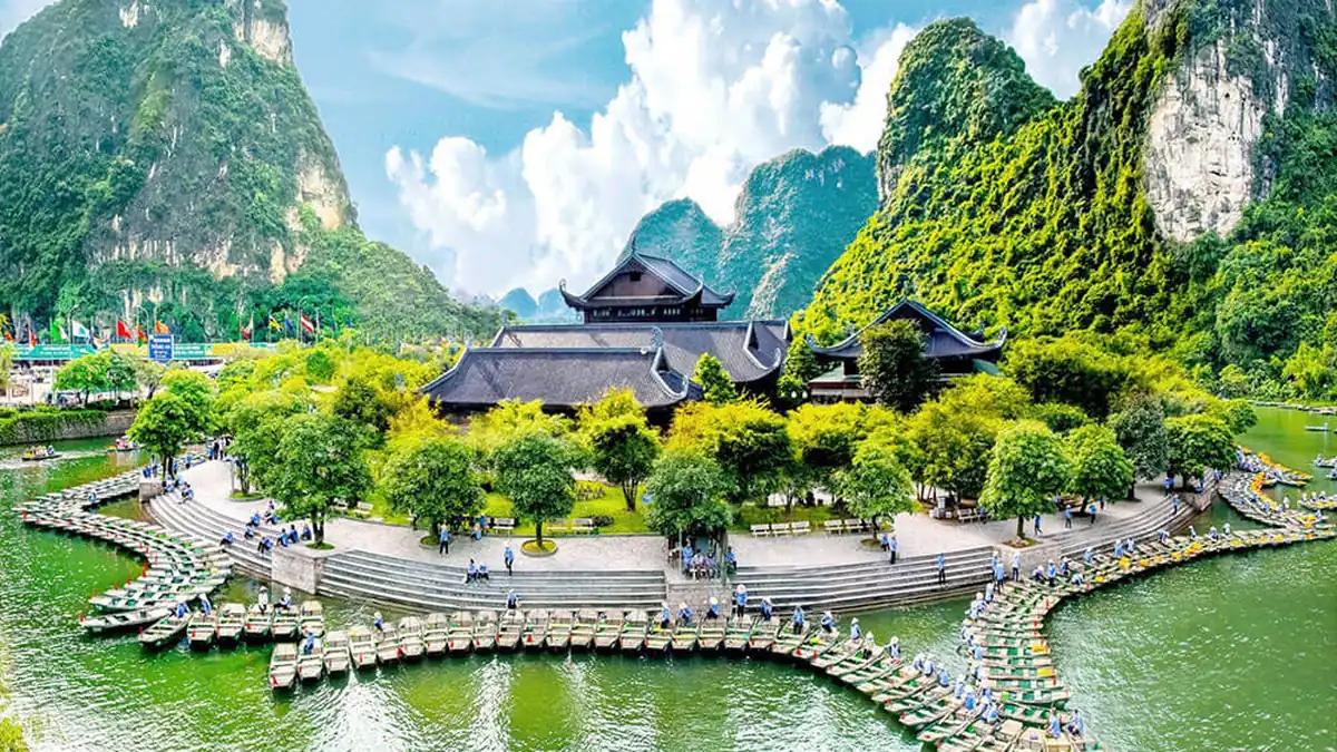Trang An boat wharf – Hanoi Ninh Binh Cuc Phuong group tour