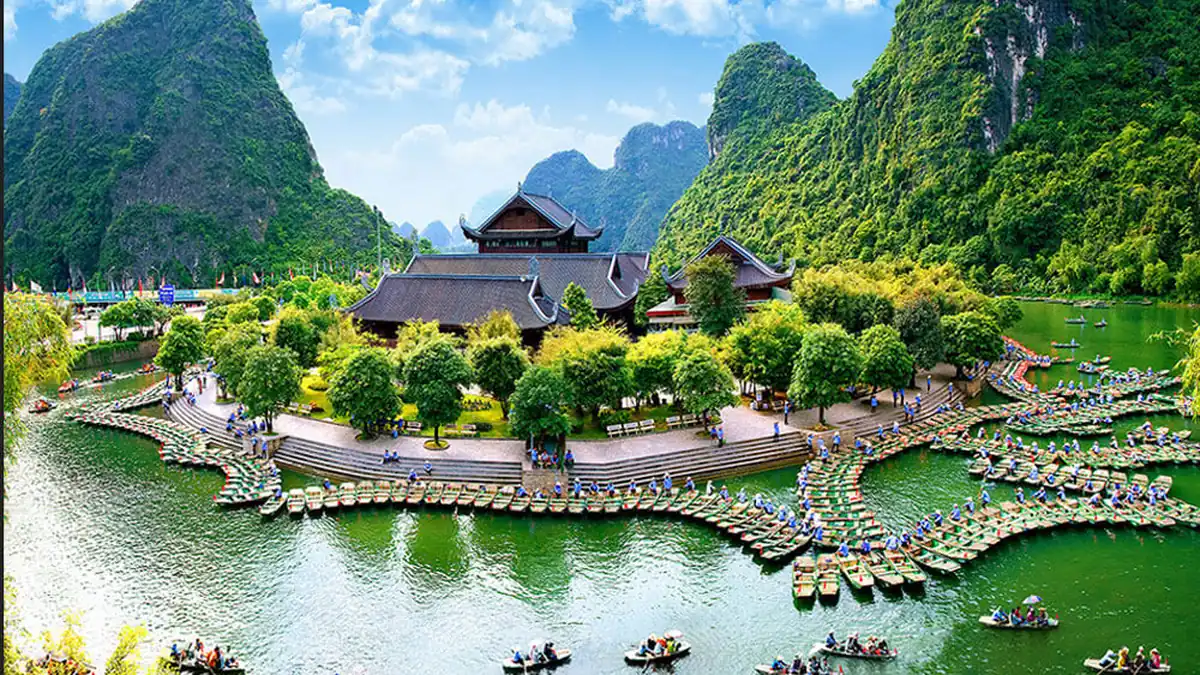 Trang An boat wharf – Hanoi Ninh Binh Halong Bay group tour