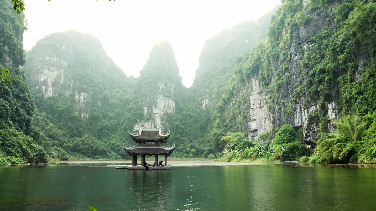 Pagoda on the Water, Trang An