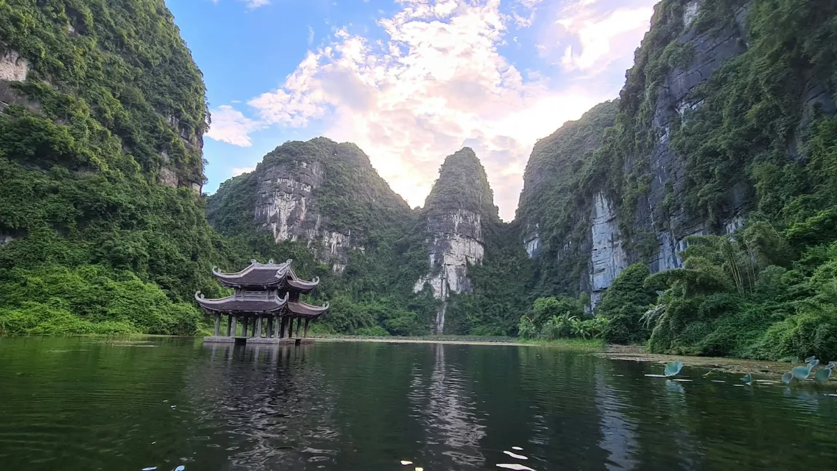 Hanoi – Mua Cave – Trang An Tour 1 Day