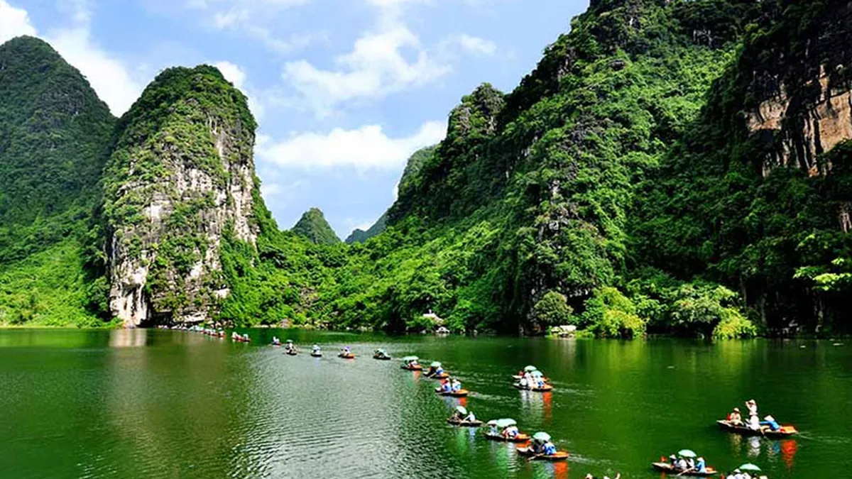 Trang An rowing boats – Hanoi Ninh Binh Cuc Phuong group tour