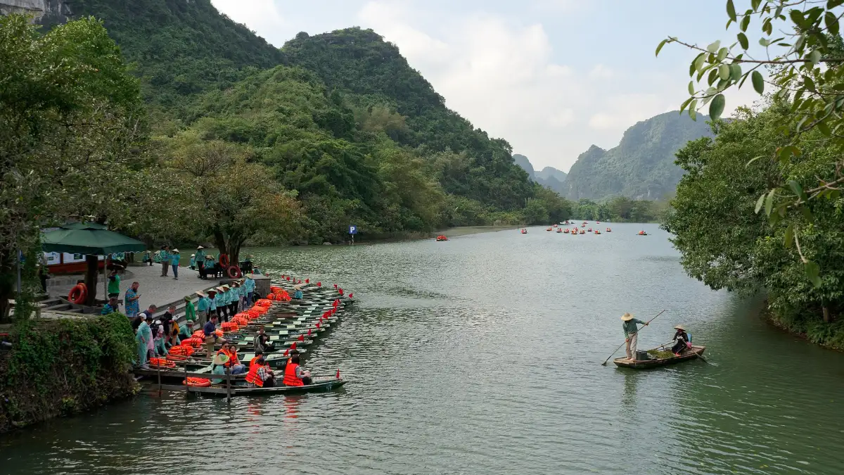 Trang An Eco-tourism Complex: Boat Routes, Tickets & Tips for Ninh Binh’s UNESCO Landscape (2026)