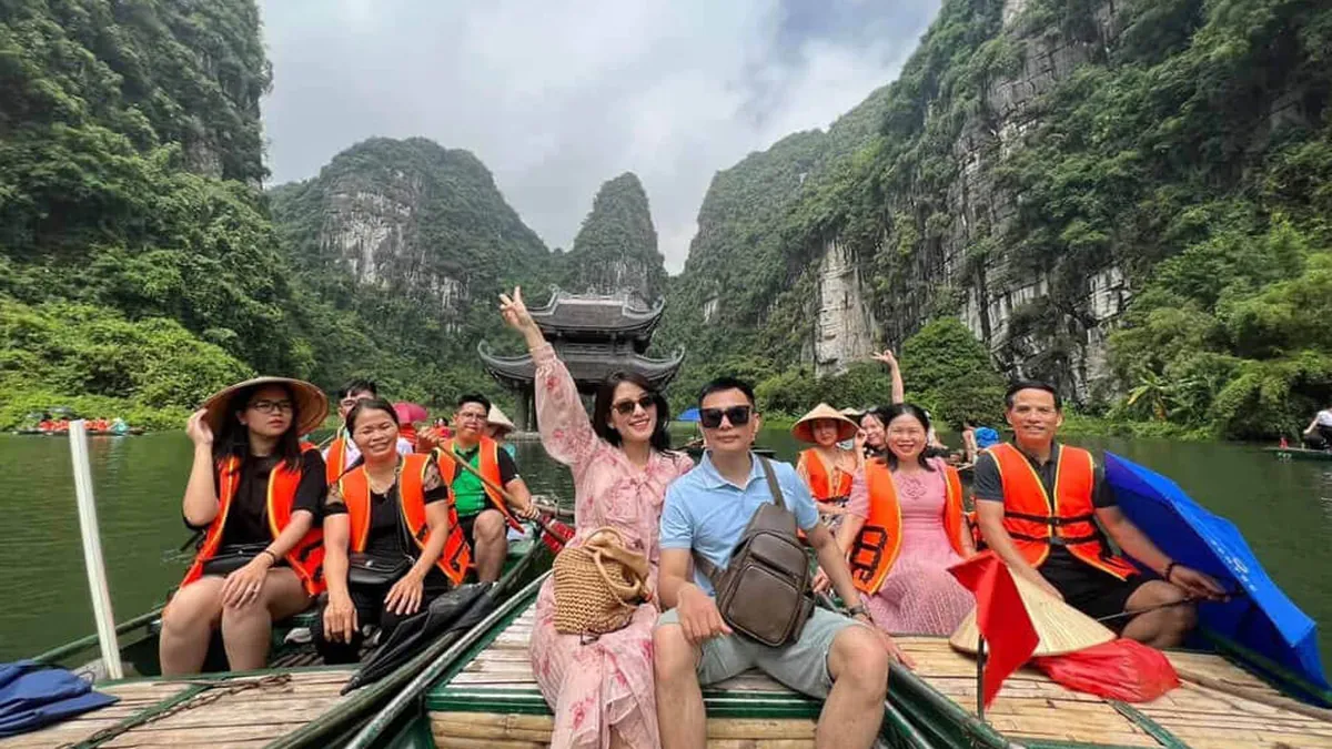 Travellers on a Trang An boat trip – Hanoi Ninh Binh Cuc Phuong group tour