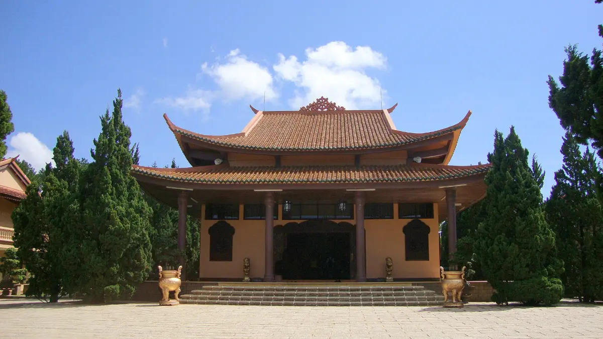 Truc Lam Zen Monastery Dalat: Cable Car, Hours & Tips