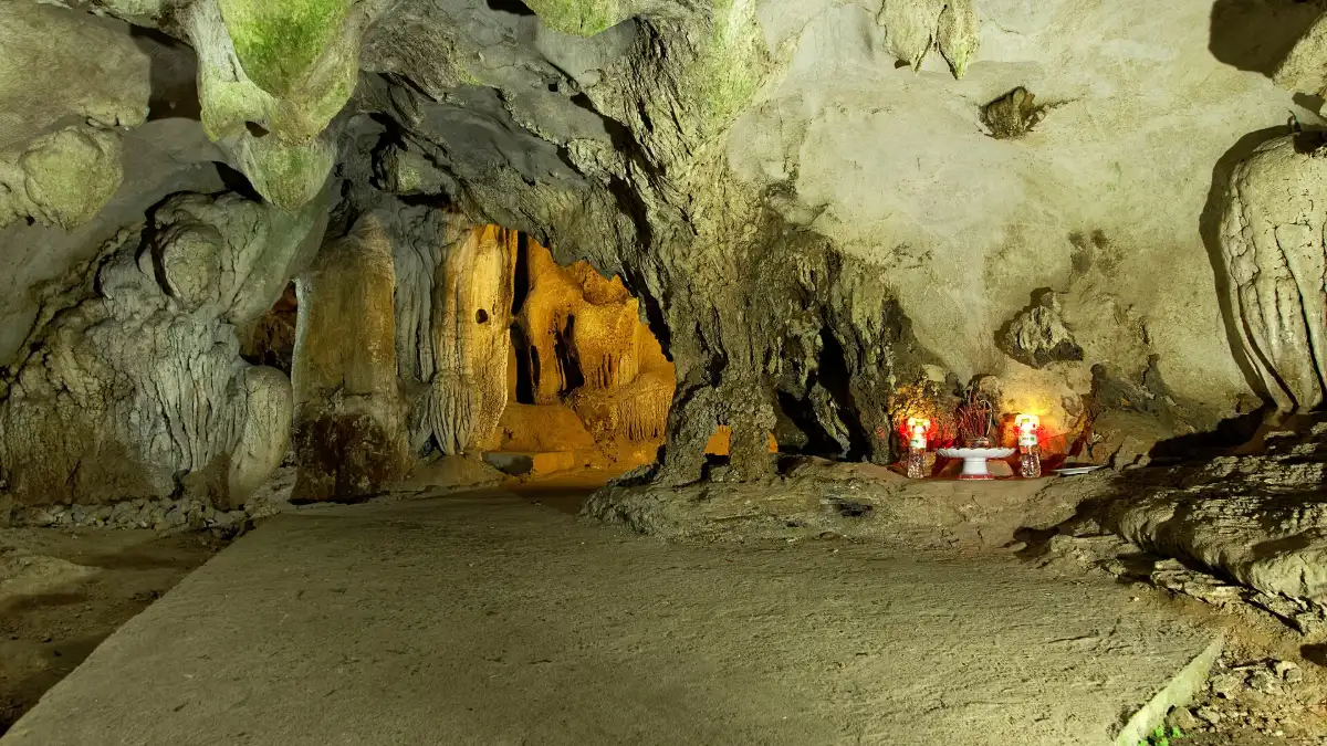 Rock formations inside Trung Trang Cave, Cat Ba Island