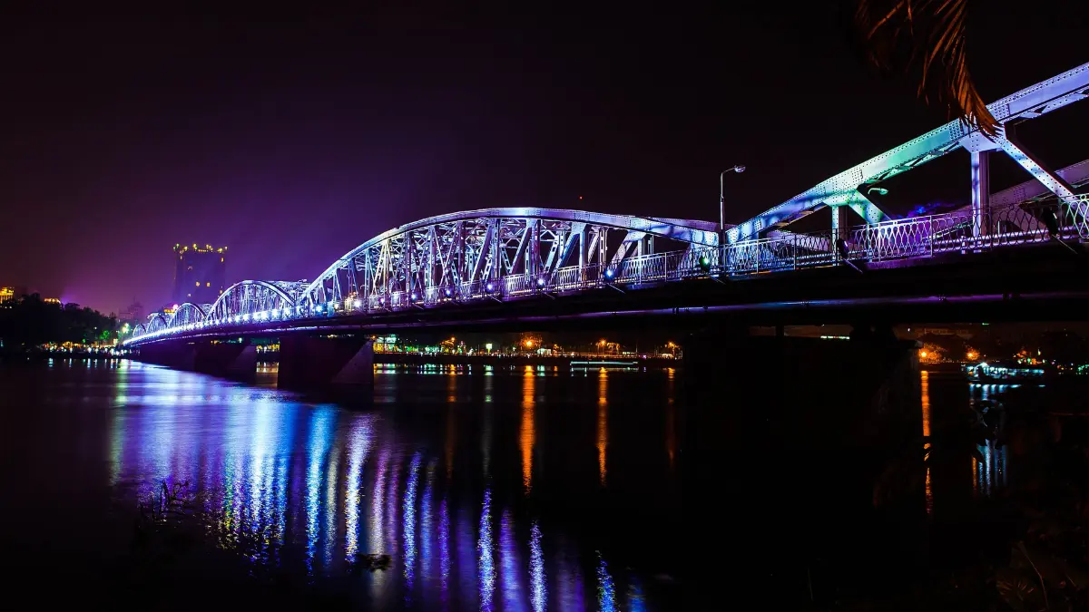 Truong Tien Bridge Hue: History, Night Lights & Myths