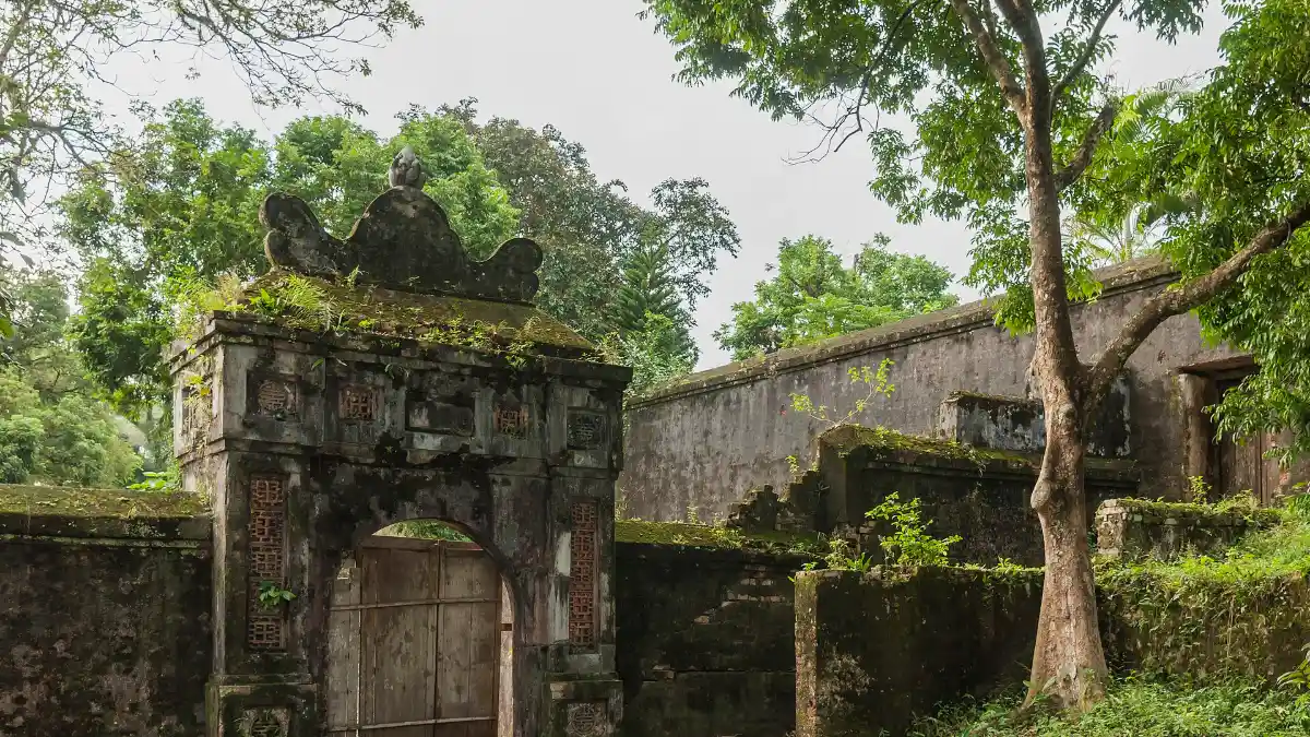 Tu Duc Tomb Hue: Ticket, History & Romantic Gardens
