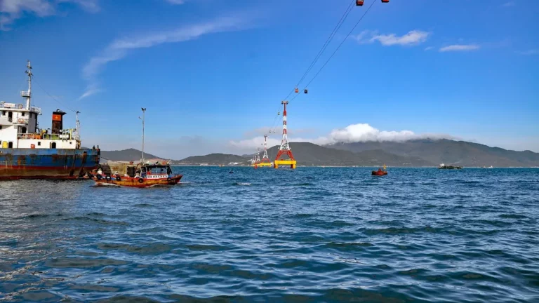 Vinpearl Harbour Nha Trang: Cable Car, Shows & Shopping