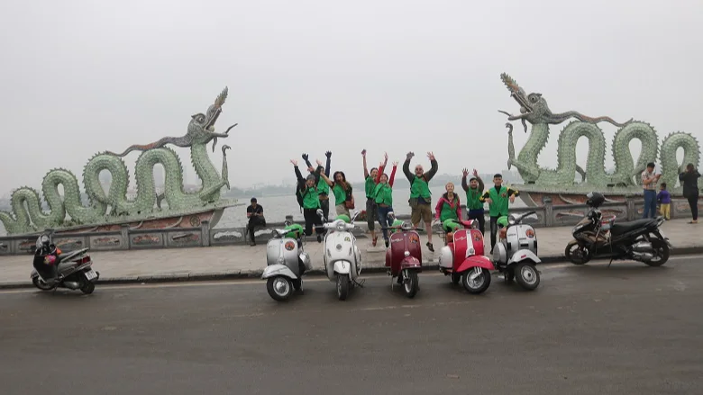 Dragon sculptures at West Lake
